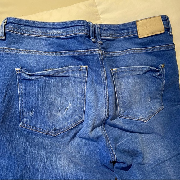 Zara Trafaluc Slouchy Distressed Jeans- Size 10 - Picture 9 of 12